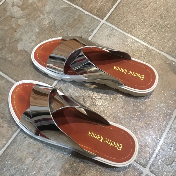 Electric Karma silver white metallic slides sandal - Picture 2 of 4